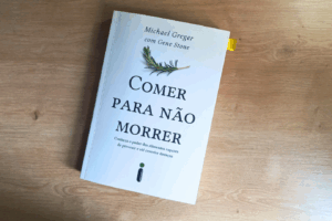 livro comer para nao morrer 300x200 - Nat&aacute;lia Utikava | Nutri&ccedil;&atilde;o Vegetariana